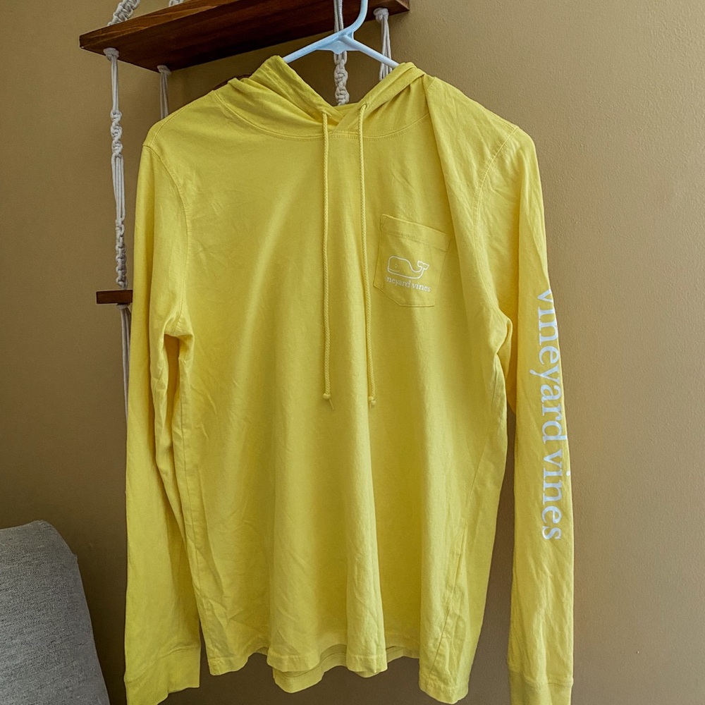 Vineyard vines lightweight hooded long sleeved tee shirt